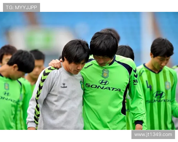 亚冠赛事激战正酣豪门对决新格局谁将登顶亚洲之巅引爆球迷热情潮 - 副本 - 副本 (2)